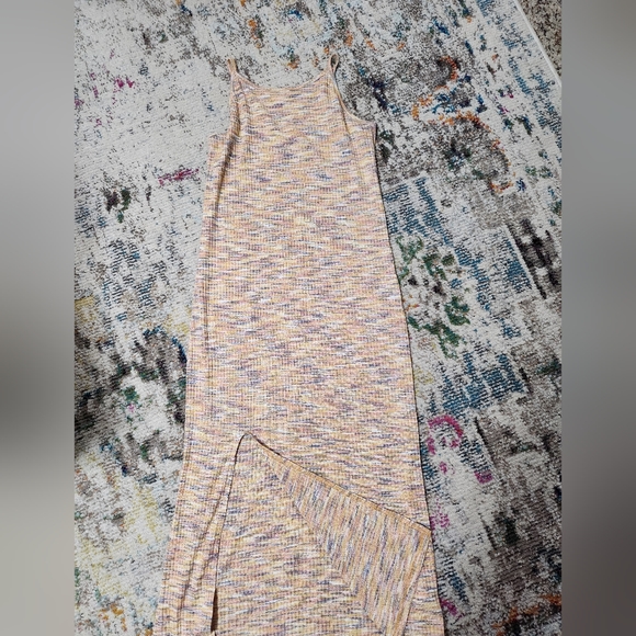 Multi color body con dress, slip on bottom, very flattering - Picture 2 of 4